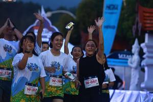 BIB: 337, 517, 194, 047
                            <button type="button" onclick="openModal(22341686)" class="btn btn-primary btn-sm float-right btn-popup" data-toggle="modal" data-target=".modal-high-quality">
                        <i class="fas fa-shopping-cart"></i> Add to Cart
                    </button>
                                            <button type="button" onclick="isThisMe(22341686, true)" class="btn btn-success btn-sm float-right btn-popup btn-isme hidden" data-toggle="tooltip" data-placement="bottom" title="นี่คือรูปของคุณใช่ไหม คลิกที่นี่เพื่อเอาเข้าอัลบั้ม">
                        <i class="fas fa-plus"></i> Add to album
                    </button>
                    <button type="button" onclick="isThisMe(22341686, false)" class="btn btn-warning btn-sm float-right btn-popup btn-isnotme hidden">
                        <i class="fas fa-ban"></i> Remove from album
                    </button>